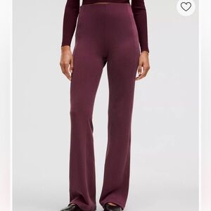 Ribbed Softstreme Flared Pant 
Regular
Garnet red